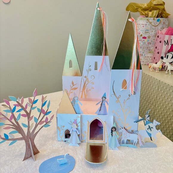 Meri Meri Princess Castle Centerpiece - Picture 1 of 4